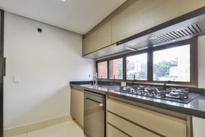 Image 37 - 922302