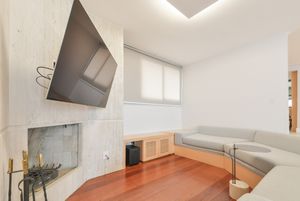 Image 21 - 922302