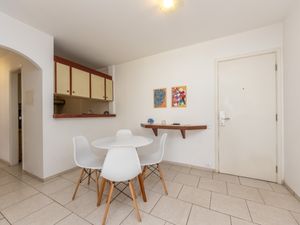 Image 3 - 922305