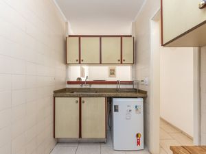 Image 8 - 922305