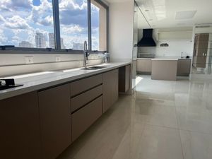 Image 8 - 922311