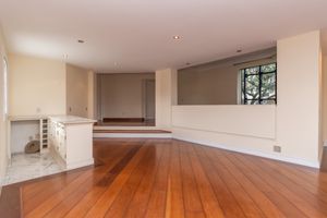 Image 13 - 922312