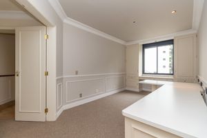 Image 23 - 922312