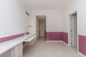 Image 33 - 922312