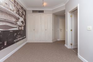 Image 35 - 922312