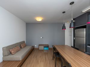 Image 3 - 922323