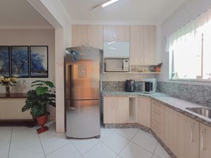 Image 7 - 922325