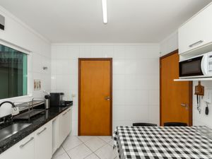 Image 7 - 922327