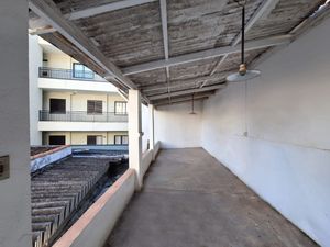 Image 17 - 922333