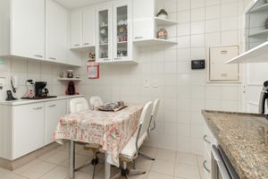 Image 13 - 922334
