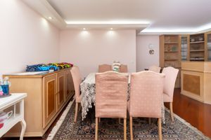 Image 19 - 922334