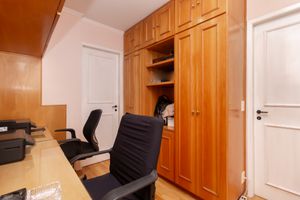 Image 22 - 922334