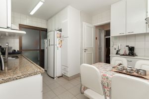 Image 11 - 922334