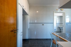 Image 37 - 922338