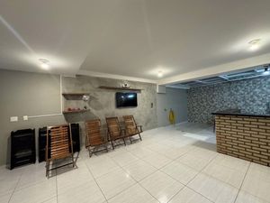 Image 19 - 922340