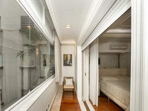 Image 19 - 922349