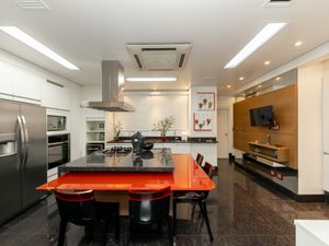 Image 32 - 922349
