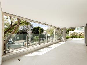 Image 31 - 922357