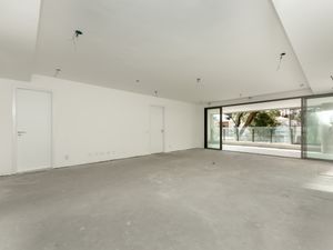 Image 33 - 922357