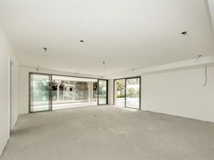 Image 32 - 922357
