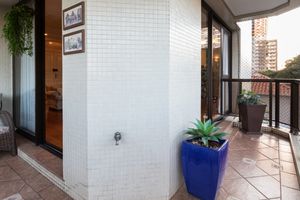 Image 13 - 922359