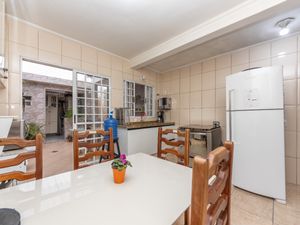 Image 8 - 922360