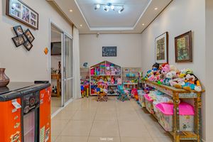 Image 19 - 922368