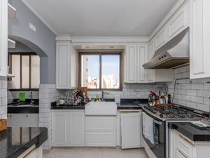 Image 31 - 922371
