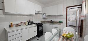 Image 21 - 922405
