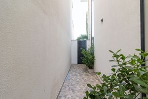 Image 93 - 922417