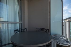 Image 4 - 922497