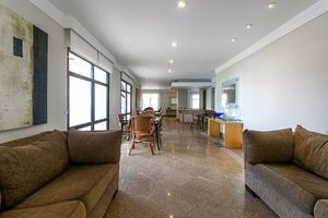 Image 29 - 922504