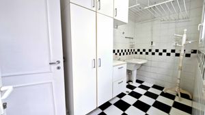 Image 19 - 922516