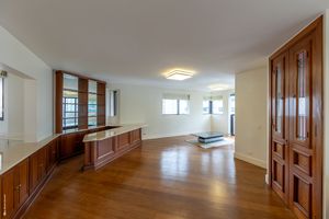 Image 32 - 922519