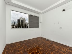 Image 19 - 922527
