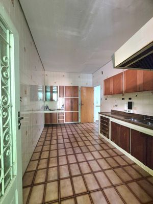 Image 32 - 922529