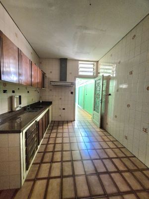 Image 31 - 922529