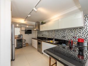 Image 6 - 922533