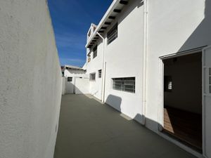 Image 19 - 922536