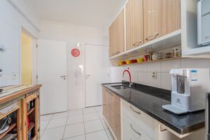 Image 16 - 922548