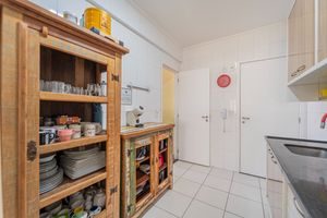 Image 15 - 922548