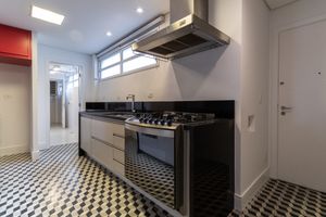 Image 19 - 922551