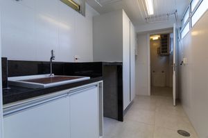 Image 22 - 922551