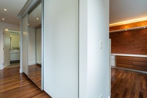Image 13 - 922551
