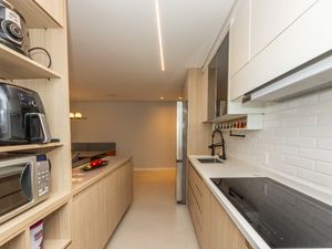 Image 11 - 922553