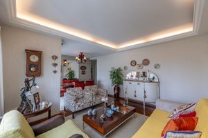 Image 4 - 922558