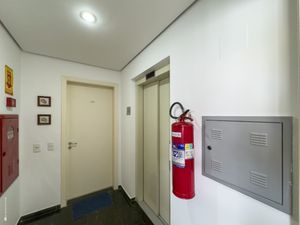 Image 35 - 922558