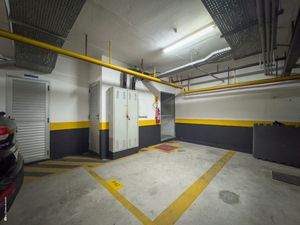 Image 36 - 922558