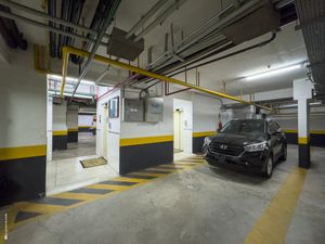 Image 37 - 922558