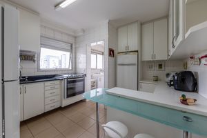 Image 31 - 922558